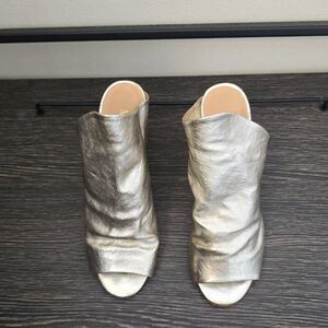 MARCO RICCI Open Toe High Vamp  Metallic Gold Mule, EUC, Worn Twice, Sz. 8.5